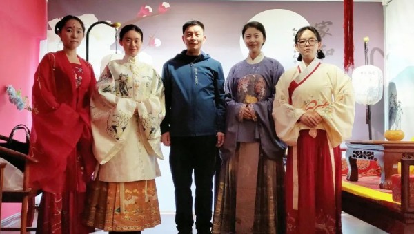 在春意盎然的3月，迎來了第113個“三八”國際勞動婦女節，為深入學習宣傳貫徹黨的二十大精神，進一步加強對廣大女職工的思想政治引領，激勵廣大女職工奮進新征程，建功新時代，鼓勵女職工在閱讀中獲取知識、增長