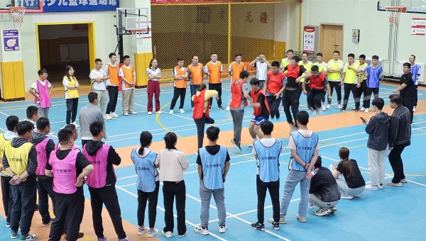 為進(jìn)一步豐富廣大職工文體生活，展現(xiàn)職工拼搏奮進(jìn)、昂揚(yáng)向上的精神風(fēng)貌，在國慶、中秋雙節(jié)來臨之際，交科公司一公司、三公司、路政公司黨支部紛紛組織開展職工趣味運(yùn)動會。交科公司一公司在和政縣舉辦“與國同慶筑夢