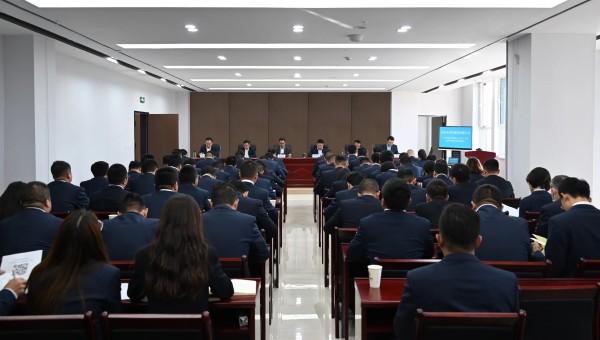10月14日，交科公司召開2023年安委會（擴大）會議暨項目綜合檢查通報會。會議傳達學(xué)習(xí)了2023年甘肅省第四次安委會擴大會議精神等內(nèi)容，對公司上階段安全生產(chǎn)工作進行了全面總結(jié)，對下階段安全生產(chǎn)工作進