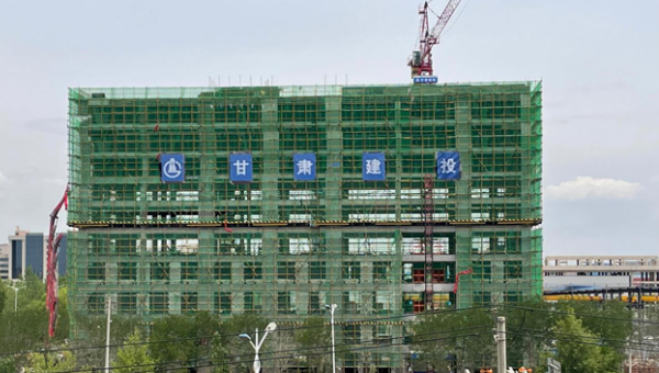 伴隨著辦公樓主體質量驗收順利通過，標志著甘肅省交科建設有限公司承建的蘭州大宏蘭州新區二期綜合辦公樓建設項目已邁向新的建設階段。自開工以來，項目管理團隊秉承“只爭朝夕搶工期精心組織出精品”的理念，緊緊圍